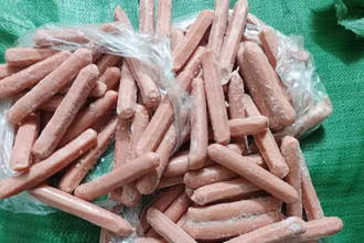 400kg xúc xích không có nguồn gốc bị lực lượng Quản lý thị trường Lào Cai thu giữ.