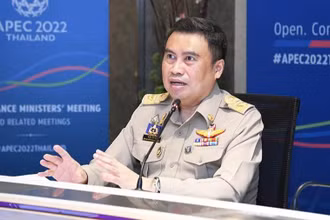 Ông Pornchai Thiraveja tại buổi họp báo.