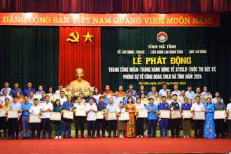 50 công nhân, lao động tiêu biểu được nhận bằng khen của Ủy ban nhân dân tỉnh Hà Tĩnh.