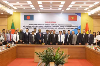 Quang cảnh buổi làm việc. (Ảnh: Tâm Trung)