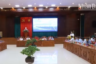 Chủ tịch Ủy ban Nhân dân tỉnh Đắk Lắk Phạm Ngọc Nghị phát biểu tại hội nghị đối thoại.