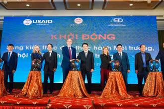 Phái đoàn ngoại giao Hoa Kỳ tại Việt Nam đã thông qua Cơ quan Phát triển quốc tế Hoa Kỳ (USAID), Bộ Kế hoạch và Đầu tư (MPI) tổ chức Diễn đàn.