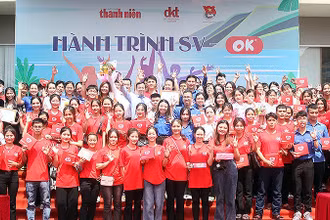 Sinh viên Quảng Bình hào hứng tham gia chương trình.
