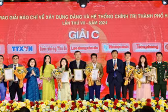 Hà Nội trao giải báo chí về xây dựng Đảng và hệ thống chính trị của thành phố lần thứ VII năm 2024. 