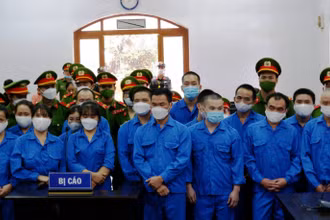 Bị cáo Vàng Seo Trắng và các đồng phạm tại phiên tòa.