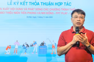 Tổng Biên tập Nguyễn Phan Khuê phát biểu chào đón FPT Play và LalaTV đến với Tòa soạn Báo Thiếu niên Tiền phong và Nhi đồng.