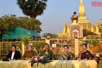Đại diện Ban Tổ chức Lễ hội Thạt Luổng năm 2022 thông tin tại họp báo. (Ảnh: Nguyễn Hải Tiến)