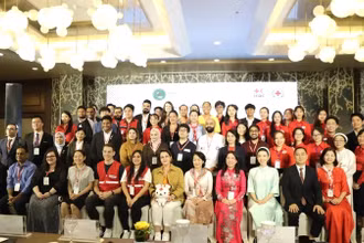 Các đại biểu tham dự diễn đàn. 