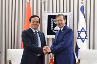 Phó Thủ tướng Trần Lưu Quang hội kiến Tổng thống Israel.