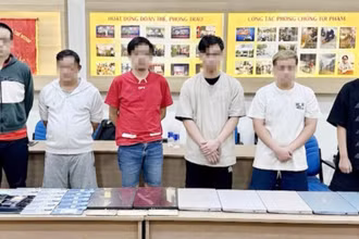 Nhóm người nghi can quốc tịch Maylaysia tạm giữ người trái phép tại Thành phố Hồ Chí Minh. (Ảnh: Công an cung cấp)