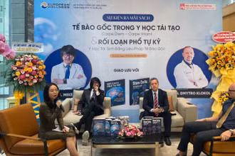 Lễ ra mắt sách.