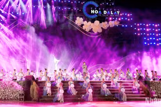 Festival Hoa Đà Lạt lần thứ 10 năm 2024, chính thức khai mạc tối 5/12, tại Quảng trường Lâm Viên, thành phố Đà Lạt.