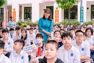 Cô giáo Nguyễn Thùy Trang, Trường trung học cơ sở Nguyễn Công Trứ (quận Ba Đình, Hà Nội) có nhiều sáng tạo trong dạy môn Toán, giúp các em học sinh yêu thích và học tốt môn học này.
