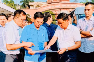 Lãnh đạo thành phố Hải Phòng kiểm tra dự án nhà ở xã hội tại tổng kho 3 Lạc Viên (quận Ngô Quyền).