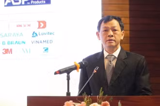 Tiến sĩ, Bác sĩ Chuyên khoa II Nguyễn Tri Thức, Giám đốc Bệnh viện Chợ Rẫy phát biểu tại Hội nghị.