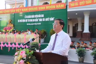 Chủ tịch Ủy ban nhân dân tỉnh Hậu Giang, Trần Văn Huyến phát biểu tại buổi lễ.