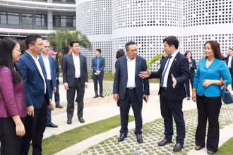 Lãnh đạo thành phố Hà Nội đi thăm, động viên sản xuất kinh doanh tại doanh nghiệp trong những ngày đầu năm mới.