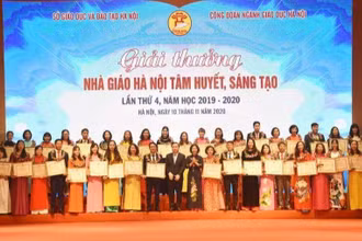 Bình chọn nhà giáo tiêu biểu năm 2022 và cá nhân có thành tích xuất sắc giai đoạn 1982-2022. (Ảnh minh họa)