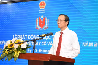 Thứ trưởng Bộ Giáo dục và Đào tạo Phạm Ngọc Thưởng.