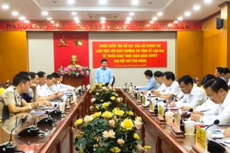 Đồng chí Phạm Bình Minh, Ủy viên Bộ Chính trị, Phó Thủ tướng Thường trực Chính phủ, Trưởng Đoàn kiểm tra làm việc với Ban Thường vụ Tỉnh ủy Lào Cai.