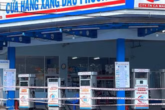 Một cửa hàng xăng dầu ở thành phố Cà Mau, thuộc Công ty cổ phần Thương nghiệp Cà Mau tạm ngừng hoạt động.