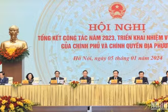 Các đồng chí Ủy viên Bộ Chính trị: Chủ tịch nước Võ Văn Thưởng, Thủ tướng Chính phủ Phạm Minh Chính, Chủ tịch Quốc hội Vương Đình Huệ, Thường trực Ban Bí thư, Trưởng Ban Tổ chức Trung ương Trương Thị Mai và các đồng chí phó Thủ tướng Chính phủ dự Hội nghị.