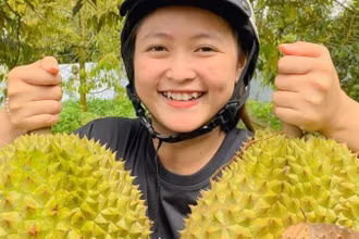 Lê Thị Trang trong một buổi làm vườn.