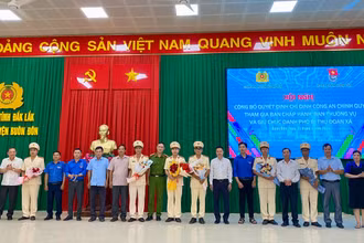 Huyện Buôn Đôn là đơn vị đầu tiên hoàn thành việc triển khai thực hiện chủ trương với 7 đồng chí Công an chính quy được bầu giữ chức vụ Phó Bí thư kiêm nhiệm Đoàn cấp xã.