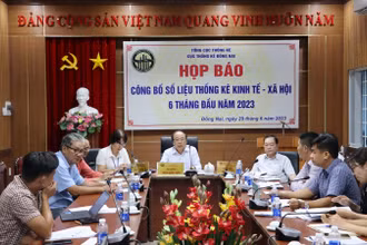 Quang cảnh buổi họp báo.