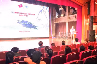 Gặp gỡ báo chí giới thiệu hợp tác của Nhà hát kịch Việt Nam và KAPAP. (Ảnh: Phạm Phường)