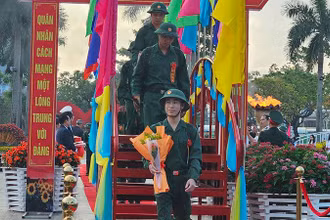 Thanh niên Quảng Nam hăng hái lên đường bảo vệ Tổ quốc