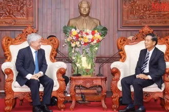 Đồng chí Đỗ Văn Chiến (trái) tại cuộc gặp. (Ảnh: Duy Toàn)