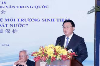 Đồng chí Nguyễn Xuân Thắng, Ủy viên Bộ Chính trị, Chủ tịch Hội đồng Lý luận Trung ương, Giám đốc Học viện Chính trị quốc gia Hồ Chí Minh phát biểu đề dẫn Hội thảo.