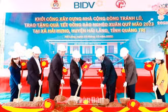 Chiều 23/12, BIDV khởi công nhà cộng đồng tránh lũ cho người dân xã Hải Hưng, huyện Hải Lăng, tỉnh Quảng Trị. 