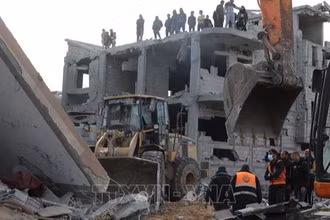 Một tòa nhà bị phá hủy sau cuộc không kích của Israel xuống thành phố Rafah, Dải Gaza ngày 16/2/2024. (Ảnh: THX/TTXVN)