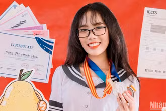Em Đặng Thị Minh Anh, học sinh lớp 12 chuyên Anh 2 Trường trung học phổ thông Chuyên Lê Hồng Phong (Nam Định) giành giải Nhất nội dung thi Microsoft Word 2016.