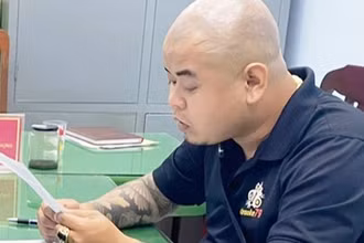 Đối tượng Nguyễn Hồng Vương tại cơ quan công an.
