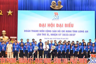 Ban chấp hành Tỉnh đoàn Long An khóa XI, nhiệm kỳ 2022-2027 ra mắt Đại hội.