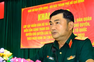 Thiếu tướng Lê Xuân Thế, Phó Tư lệnh, Tham mưu trưởng Bộ Tư lệnh Thành phố Hồ Chí Minh; Phó Ban Chỉ đạo Biển Đông-Hải đảo Thành phố Hồ Chí Minh phát biểu chỉ đạo.