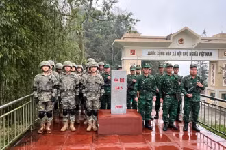 Đội tuần tra của hai bên kiểm tra Cột mốc 145.