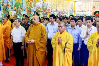 Lễ cầu siêu các Anh hùng liệt sĩ hy sinh tại Hang tám thanh niên xung phong đường 20 Quyết thắng.