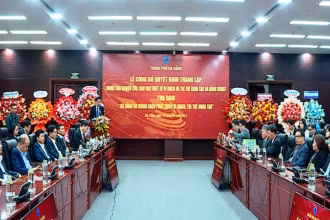 Lễ công bố quyết định thành lập Trung tâm nghiên cứu, đào tạo thiết kế vi mạch và trí tuệ nhân tạo Đà Nẵng. 