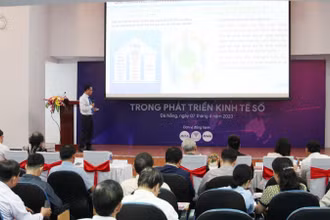Đại biểu Đà Nẵng trình bày về chuyển đổi số của thành phố.
