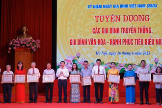 Hà Nội tôn vinh những gia đình giữ gìn nét đẹp văn hóa truyền thống, vun đắp những giá trị gia đình trong cuộc sống.