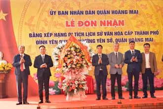 Nhân dân phường Yên Sở, quận Hoàng Mai phấn khởi khi di tích đình Yên Duyên được công nhận là Di tích cấp thành phố.
