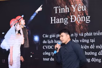 Các đại biểu trao đổi về giải pháp phát triển khai thác du lịch hang động tại Công viên địa chất Lạng Sơn.