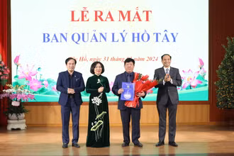Lãnh đạo quận Tây Hồ giao nhiệm vụ cho Ban Quản lý Hồ Tây.