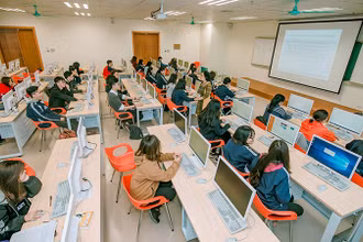 Trường đại học Kinh tế quốc dân đầu tư cơ sở vật chất hiện đại, góp phần nâng cao chất lượng đào tạo. (Ảnh PHƯƠNG LINH)