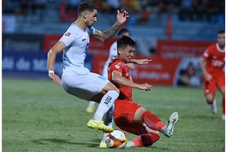 Thể Công Viettel (áo đỏ) giành chiến thắng trước Thép Xanh Nam Định với tỷ số 2-1 trên sân nhà. (Ảnh TRẦN HẢI)