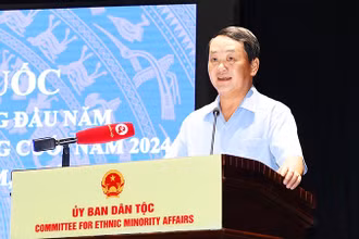 Bộ trưởng, Chủ nhiệm Hầu A Lềnh phát biểu chỉ đạo tại Hội nghị.